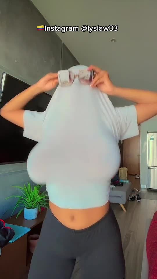 no bra TikTok bouncing transparent boobs 