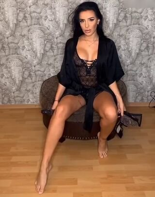 Leyla Lahouar German TV Reality Star #LL9cM0Vg
