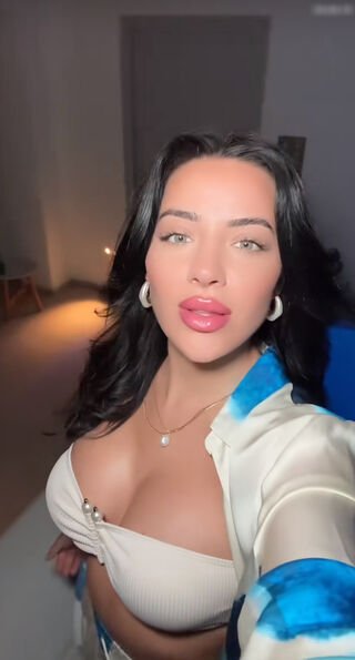 Leyla Lahouar German TV Reality Star #epDiDPgj