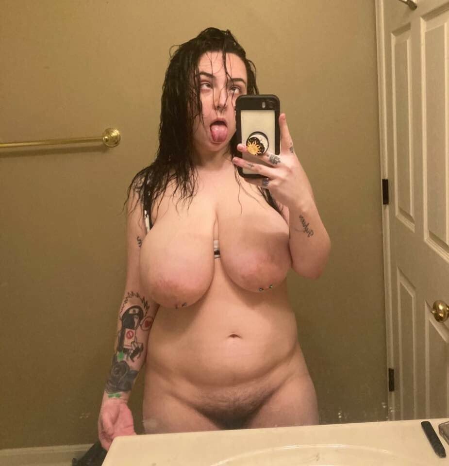 HUGE delecious titties on beautiful model - ∩ʍnslnʇ #7kgolIep