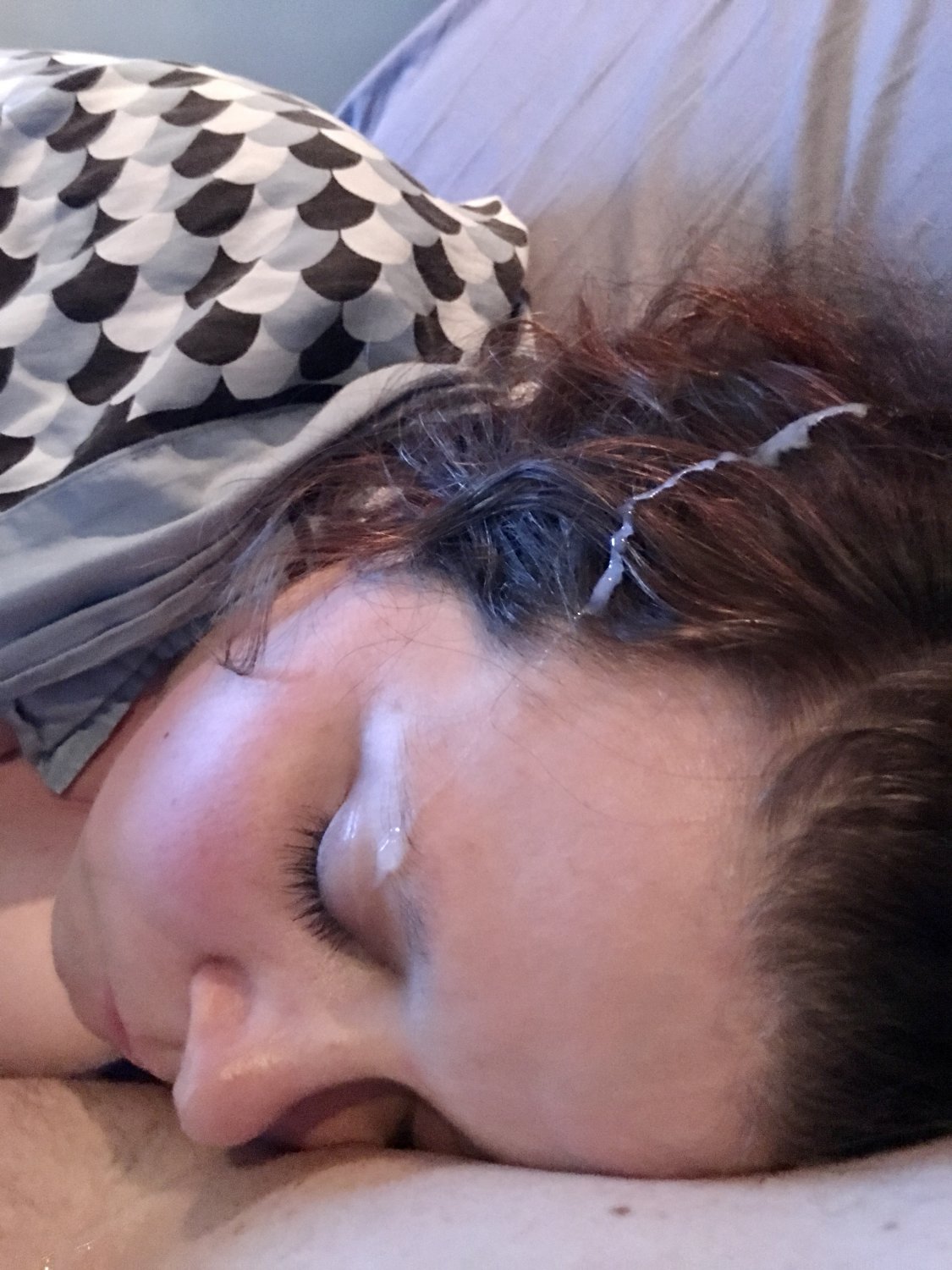 Jerking next to sleeping wife (unaware facial) #N6t7AjBW